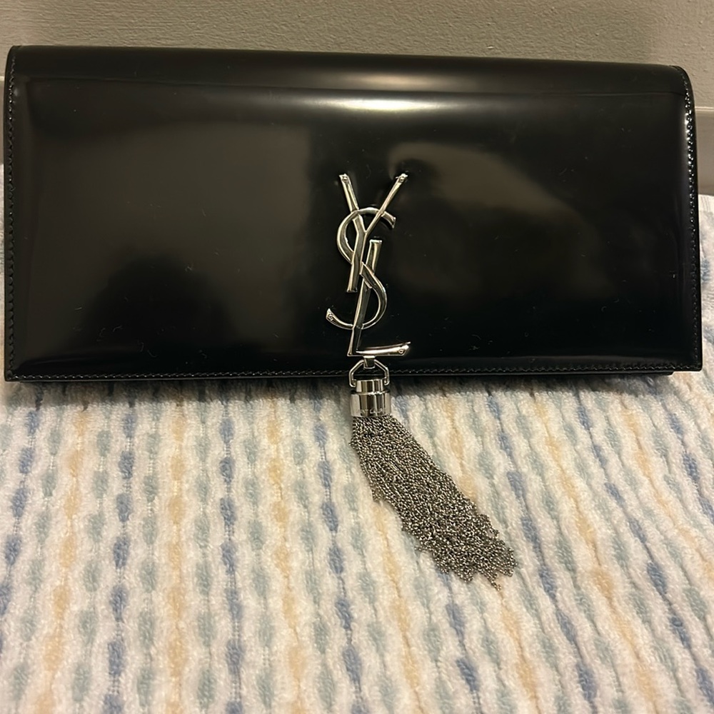 KATE CLUTCH IN BRUSHED LEATHER